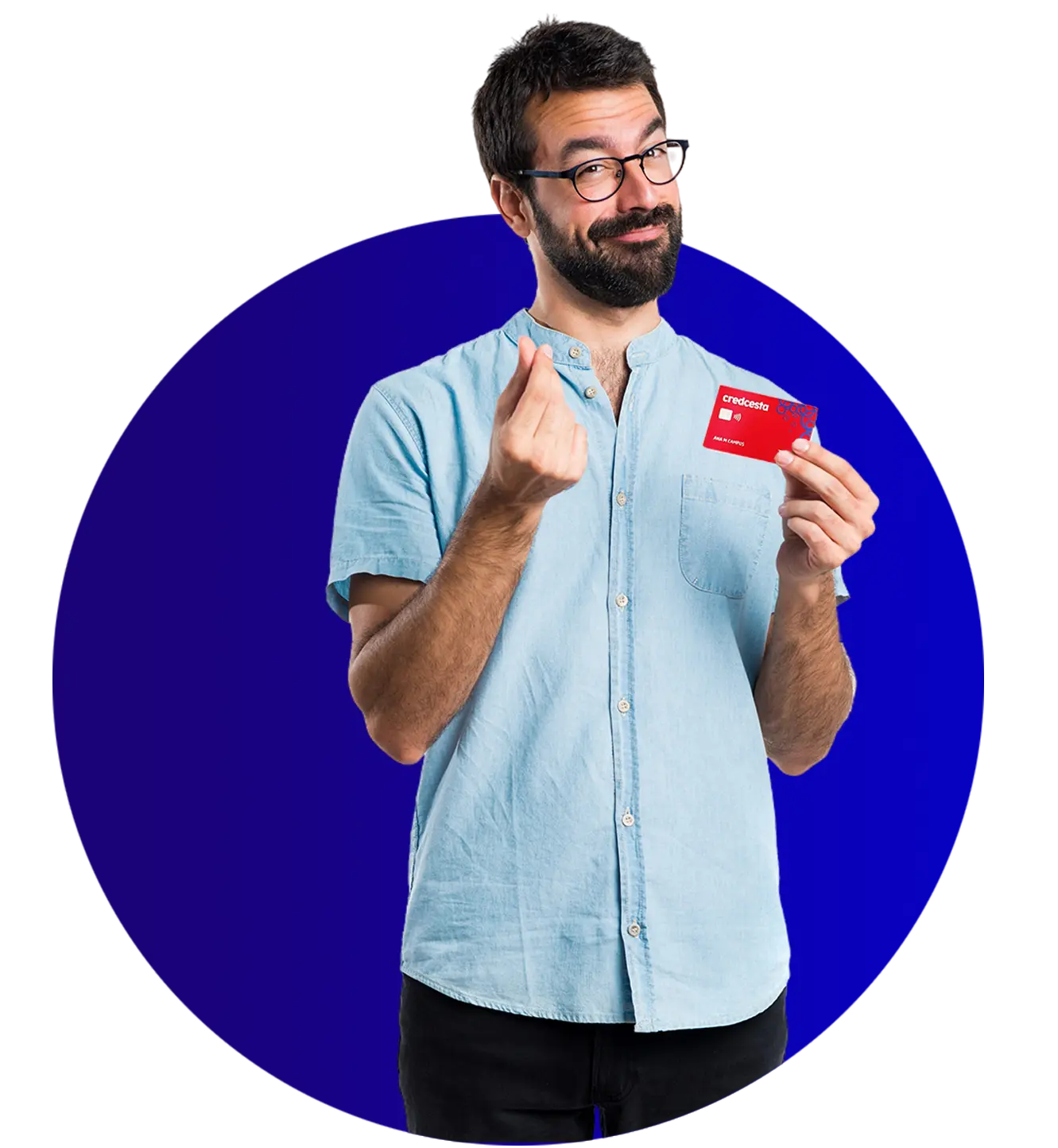 Modelo sorrindo segurando o cartão CREDCESTA - Facilidade no empréstimo e benefício para servidores na JJBA Cred